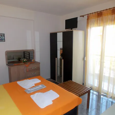 Nikos Apartament *